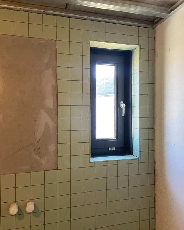 badkamer-betegelen-raam