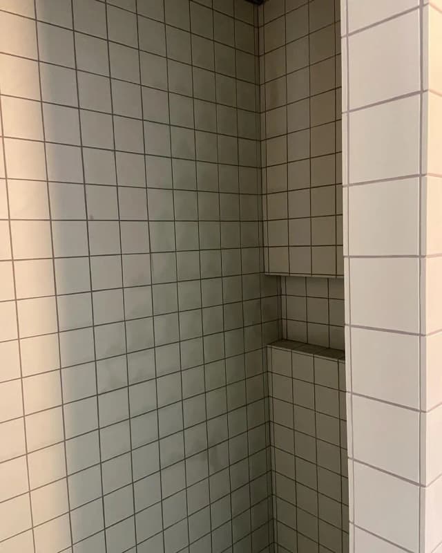 badkamer-hoek-tegelwerk